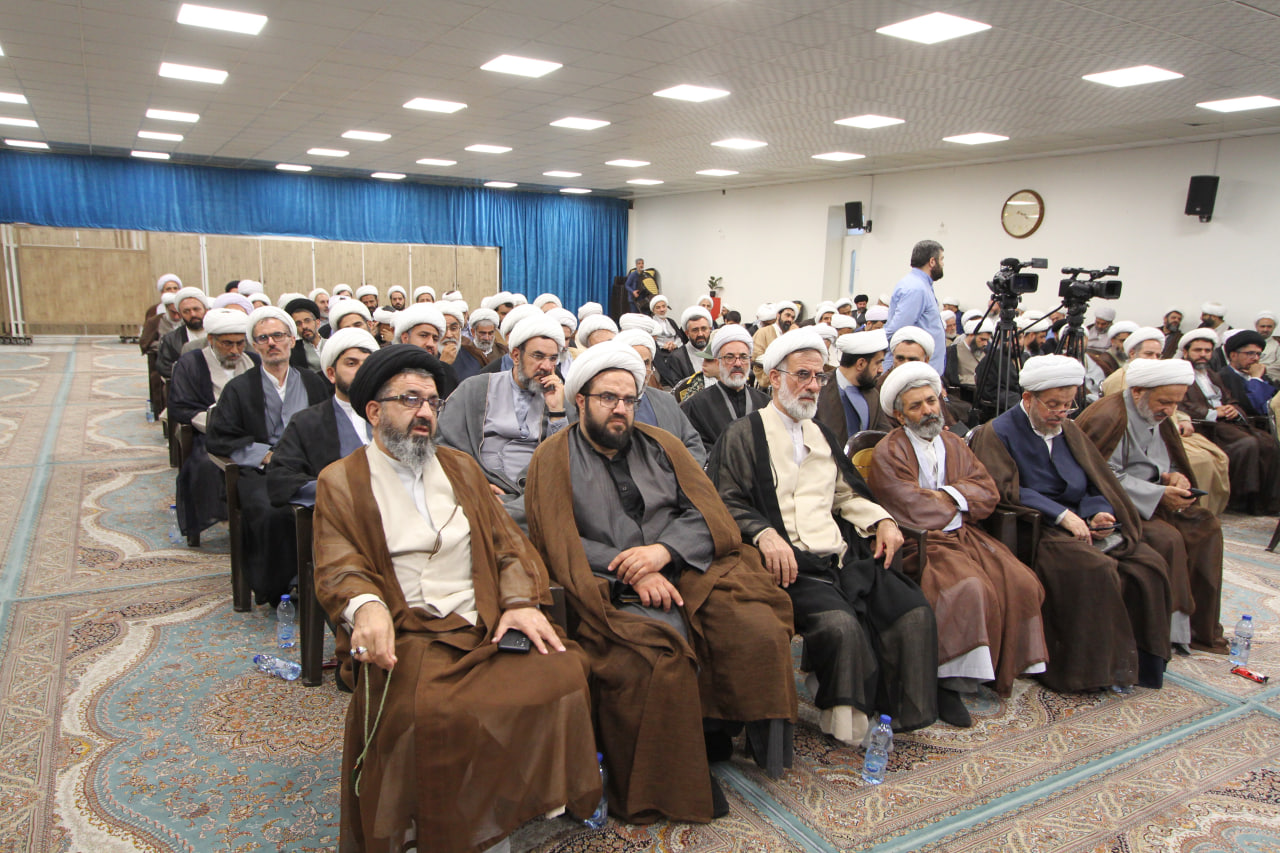 حضرت آیت‌الله محسن اراکی، عضو محترم جامعه مدرسین حوزه علمیه قم در جمع نمایندگان طلاب و فضلای حوزه‌های علمیه  