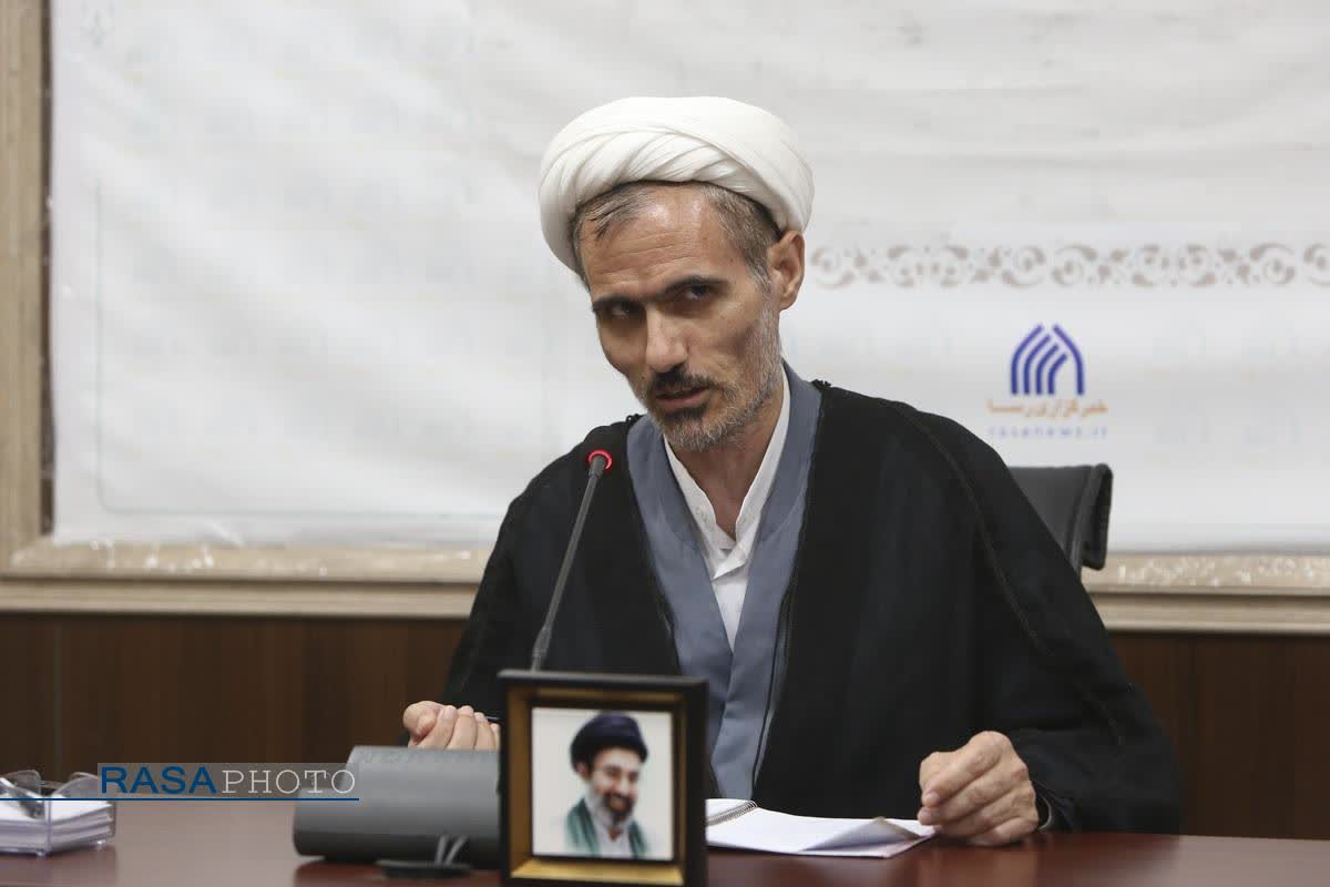 حجت‌الاسلام والمسلمین فتحی نماینده طلاب وفضلای زنجان                                 :