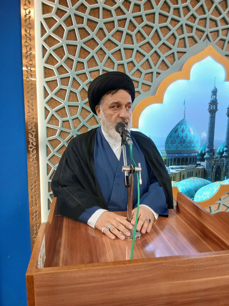 در جلسه‌ای که به مناسبت بزرگداشت شهید والامقام حجت‌الاسلام والمسلمین سیدحسن نصرالله با حضور حجت‌الاسلام والمسلمین حاج‌آقای اجاق‌نژاد، تولیت مسجد مقدس جمکران، برگزار گردید، حجت‌الاسلام والمسلمین رضوی‌مهر، ریاست محترم مجمع نمایندگان طلاب و فضلای حوزه‌های علمیه، به تشریح شخصیت والای سیدحسن نصرالله پرداختند و فرمودند: 