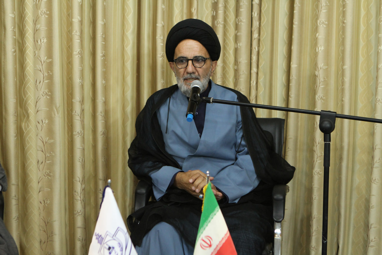 در ادامه جلسه مجمع عمومی، حجت‌الاسلام والمسلمین سیدفضل‌الله موسوی، نائب‌رئیس مجمع نمایندگان طلاب و فضلای حوزه‌های علمیه، ضمن اشاره به جایگاه امام جواد(ع) و برکات وجودی ایشان، برای امت اسلام به تبیین برخی از ابعاد تاریخی امامت آن حضرت پرداخت.
