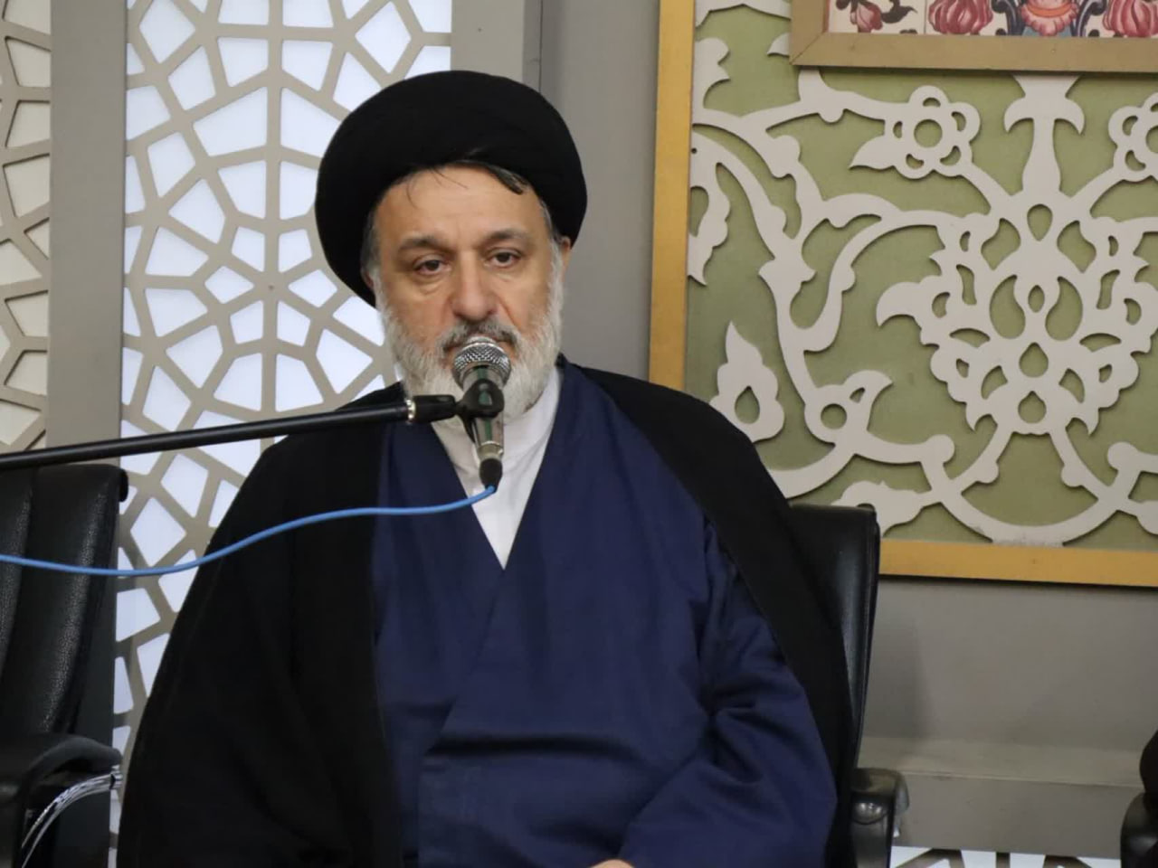 در جلسه‌ای که با حضور هیئت رئیسه، روسای کمیسیون‌ها و اعضای کمیسیون تبلیغ مجمع نمایندگان طلاب و فضلای حوزه‌های علمیه، با مدیر و مسئولان موسسه ثاقب، برگزار گردید .