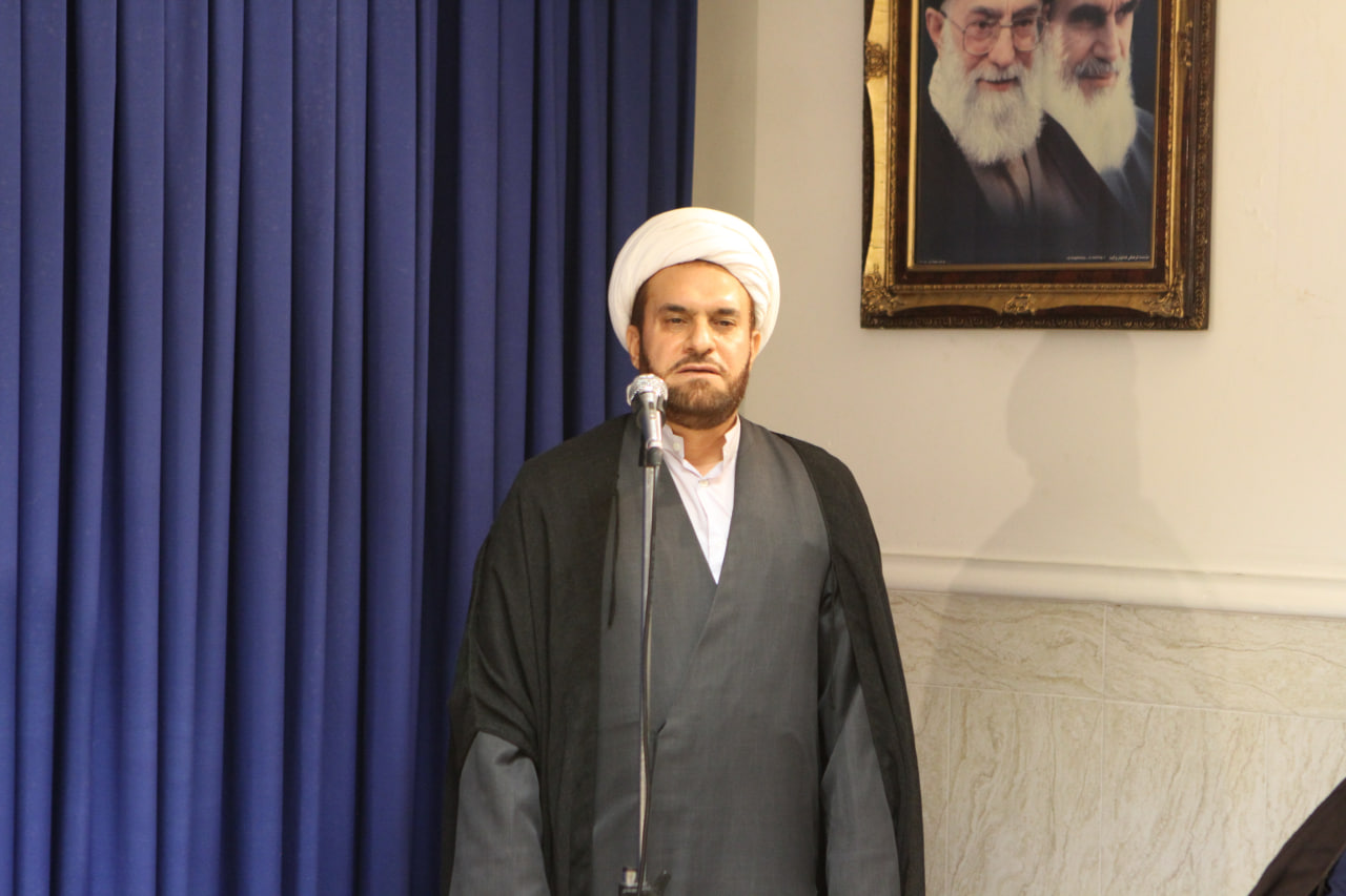 حسین طهماسبی، نماینده طلاب و فضلای آباده و اقلید، به‌عنوان ناطق جلسه مجمع عمومی، با استناد به حدیث نبوی «اللَّهُمَّ بَارِكْ لَنَا فِي الْخُبْزِ وَ لَا تَفَرَّقْ بَيْنَنَا وَ بَيْنَهُ» به تبیین رابطه معیشت و معنویت پرداخت.