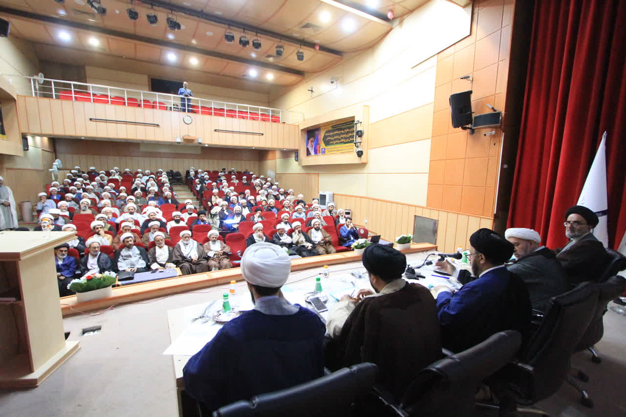 اولین جلسه مجمع عمومی درسال جدید تحصیلی  مورخ ۱۴۰۴/۰۷/۰۲  با دستور کار بررسی طرح تعامل نظام مند با نهادهای حاکمیتی  و شخصیت های حوزوی و ... برگزار گردید.